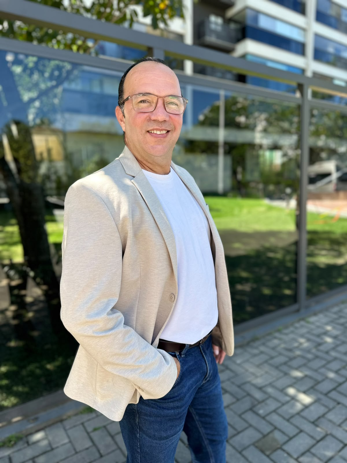 Arlei Medeiros, corretor de imóveis