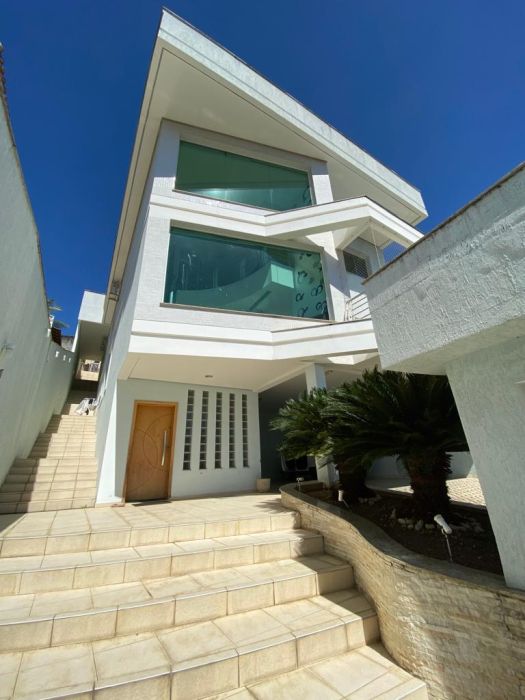 Casa de alto padrão no Anil